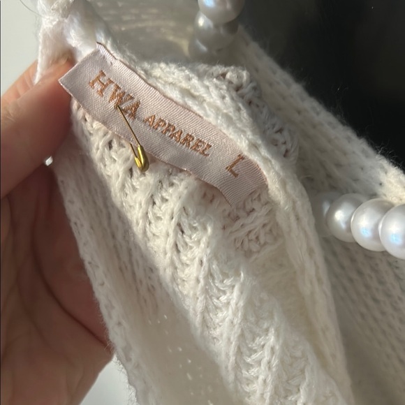 White V-Neck Knit Sweater with Relaxed Fit - Picture 3 of 3